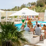 Luxury Boutique Jacuzzi Camping Maro