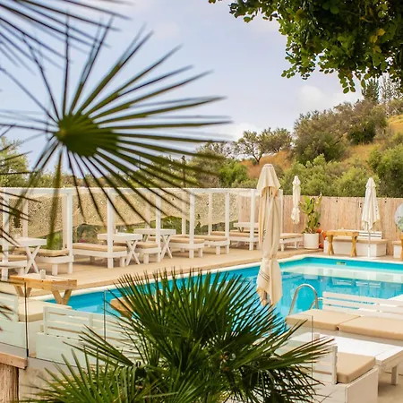 Luxury Boutique Jacuzzi Camping *